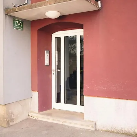 Appartement Gemuetliches In Mit Parkplatz Graz